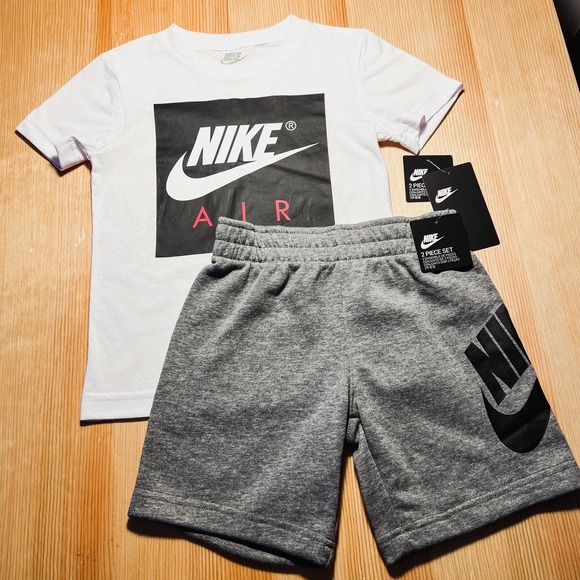 Nike Air Boys T-shirt and Shorts Set - Picture 2 of 7
